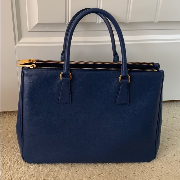 Medium Prada Saffiano Leather Galleria bag - Picture 5 of 9